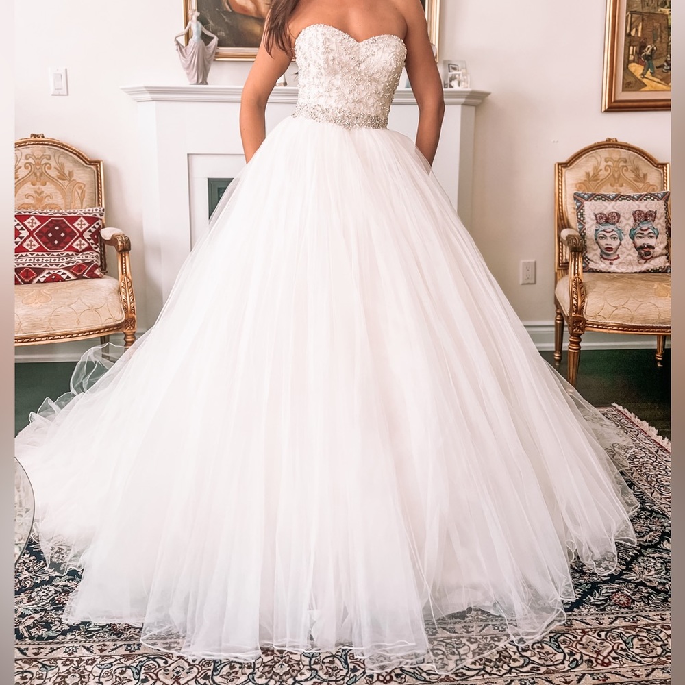 Unworn Justin Alexander wedding dress